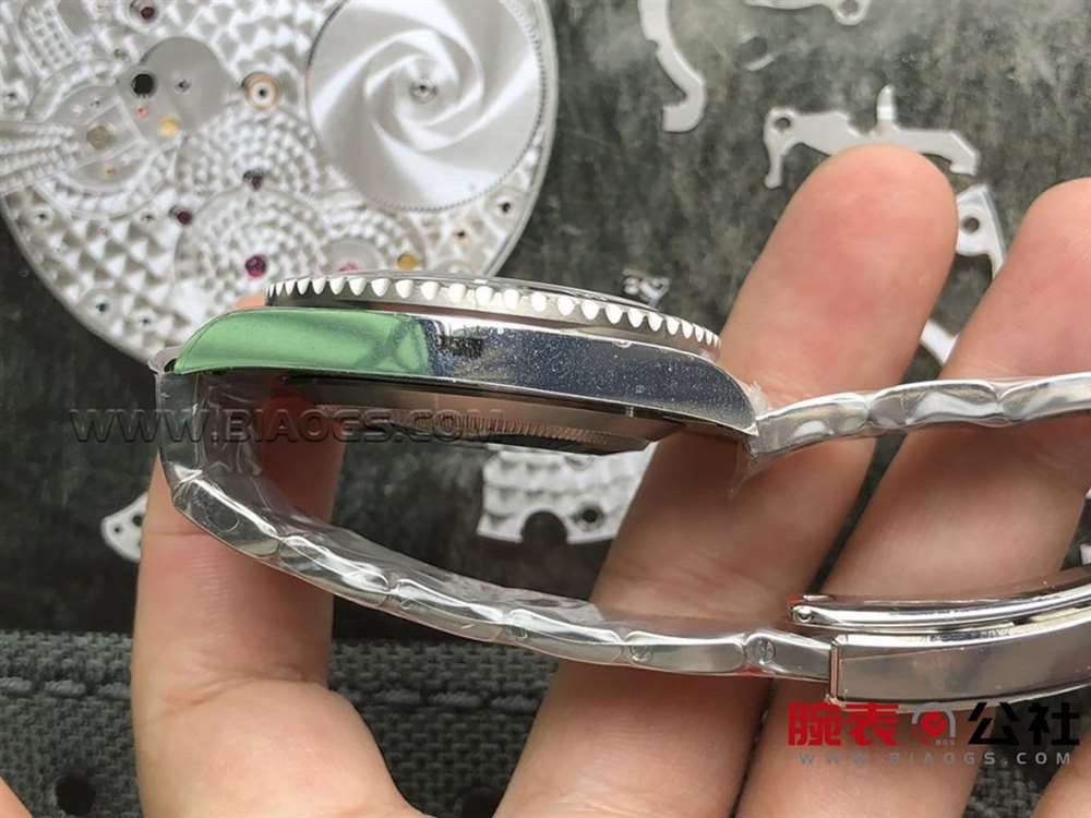 实测:N厂V8版劳力士水鬼复刻表一眼假? 第9张
