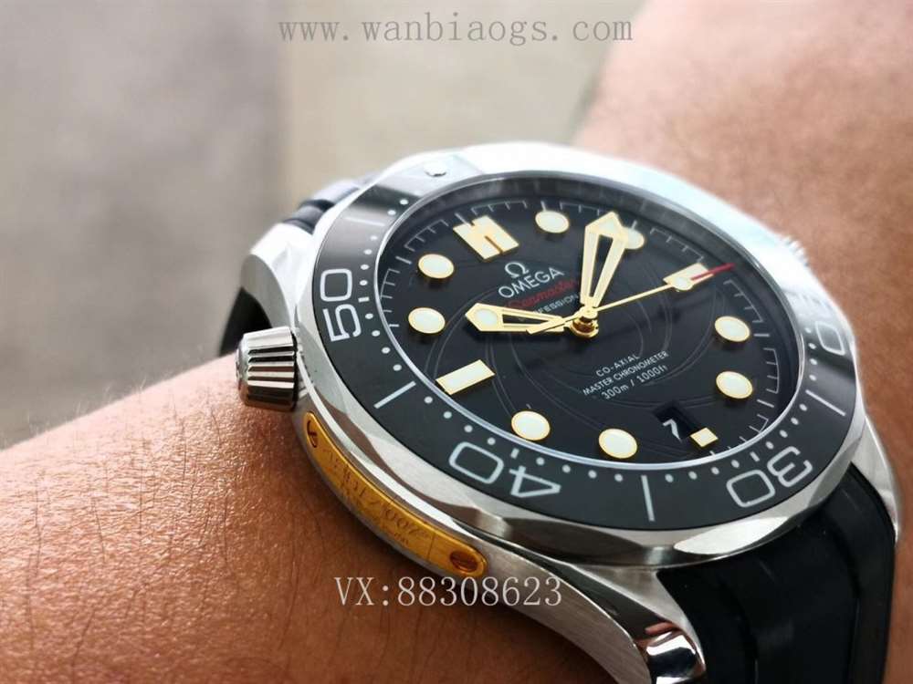 VS最美007:VS厂欧米茄海马300米007詹姆斯邦德限量款评测对比 第6张