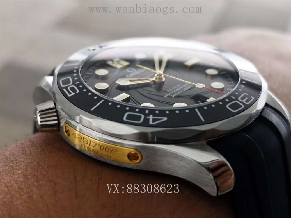 VS最美007:VS厂欧米茄海马300米007詹姆斯邦德限量款评测对比 第8张