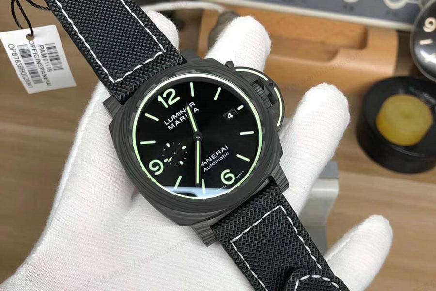 VS厂沛纳海PAM01118碳纤维腕表做工细节评测  第5张