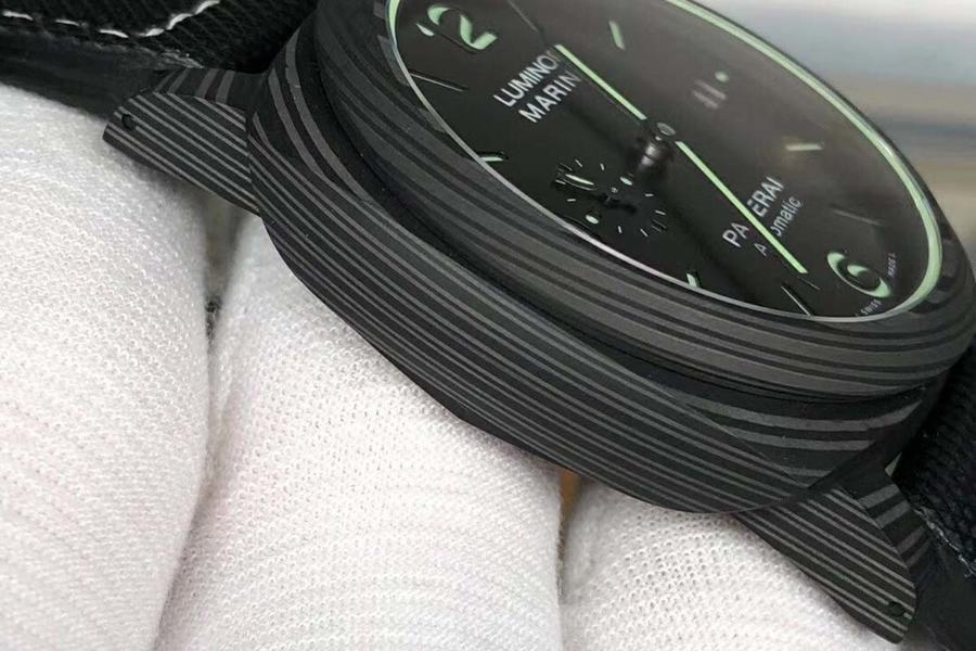 VS厂沛纳海PAM01118碳纤维腕表做工细节评测  第8张